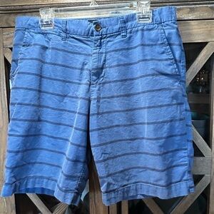 B149. Gap blue striped shorts 34 waist